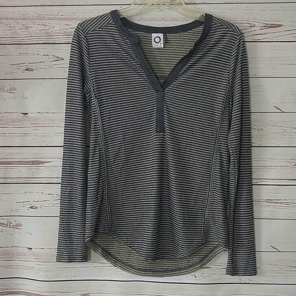 🎈Anthropologie Akemi + Kin Gray and matallic Top - Picture 2 of 5